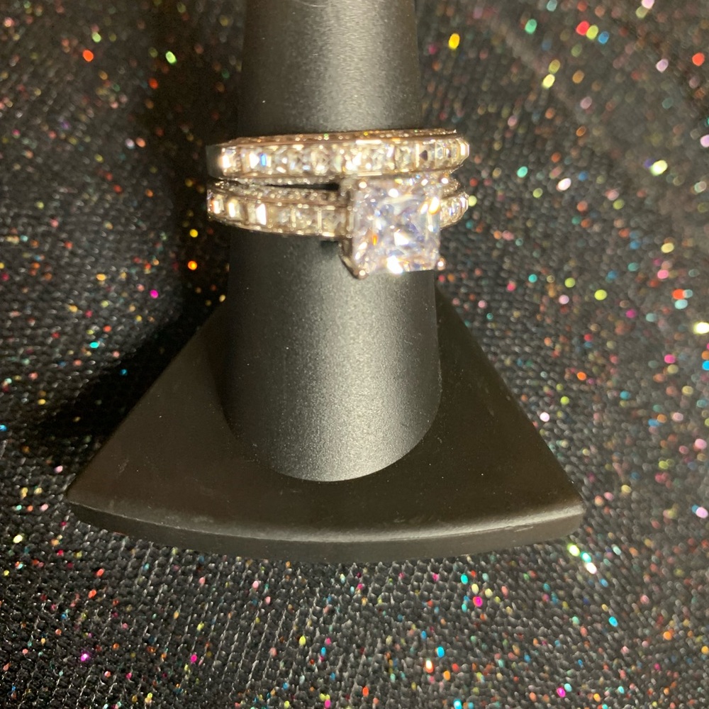 Size 8 princess cut double band